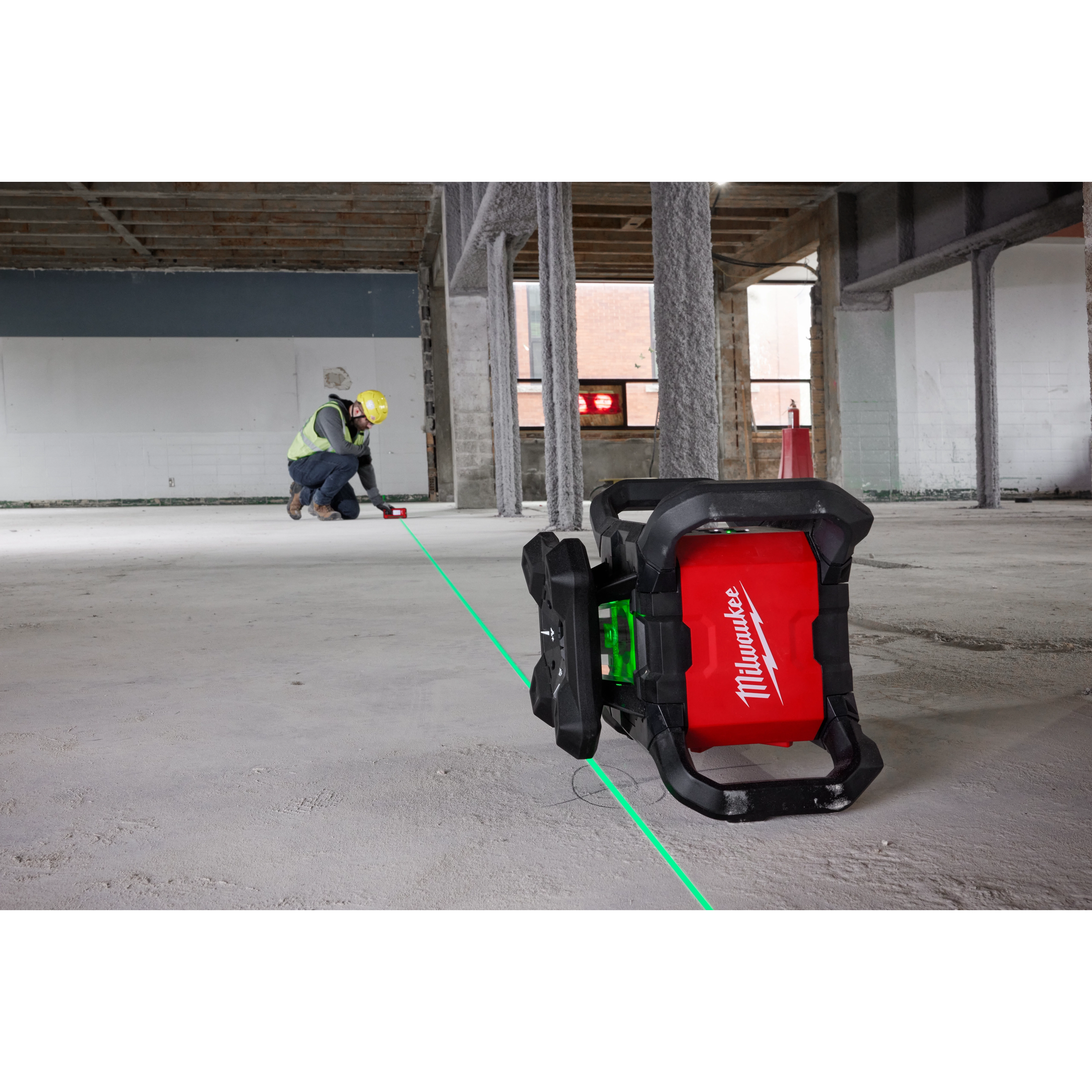 M18™ Green Interior Rotary Laser Level Kit w/ Remote/Receiver & Wall Mount Bracket App Shot